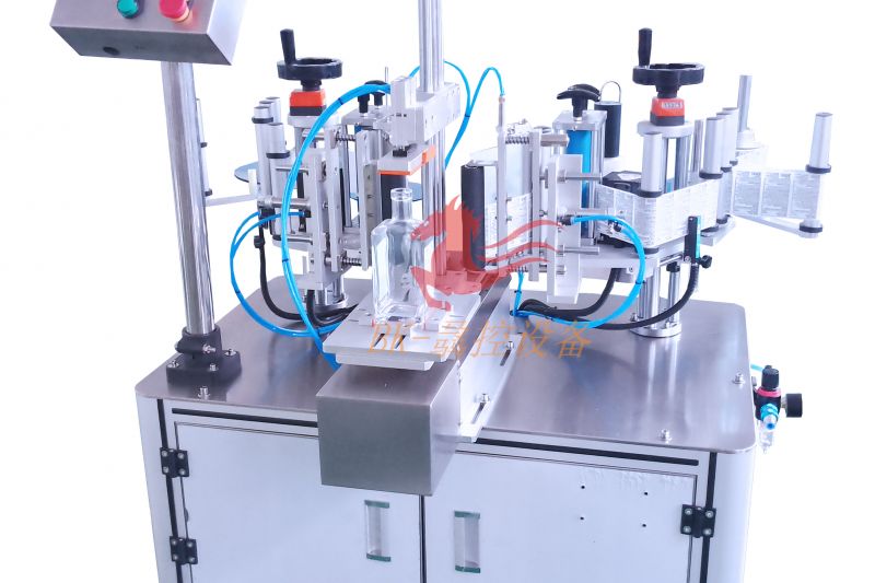 BK-912   半自動雙側面貼標機